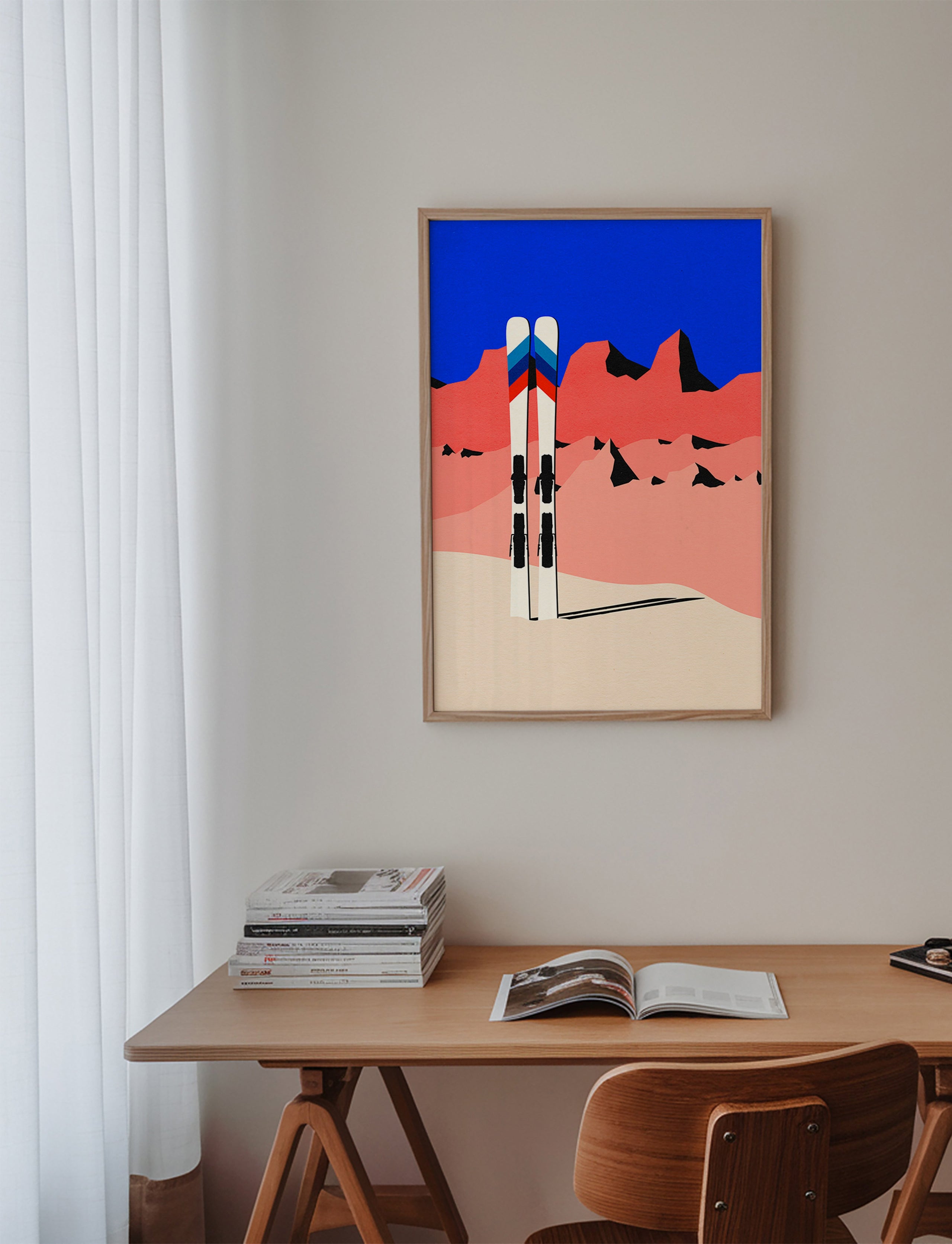Sportsplakat med ski foran geometrisk bjerglandskab – Product3