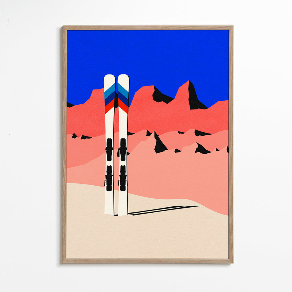Sportsplakat med ski foran geometrisk bjerglandskab – Oak Frame