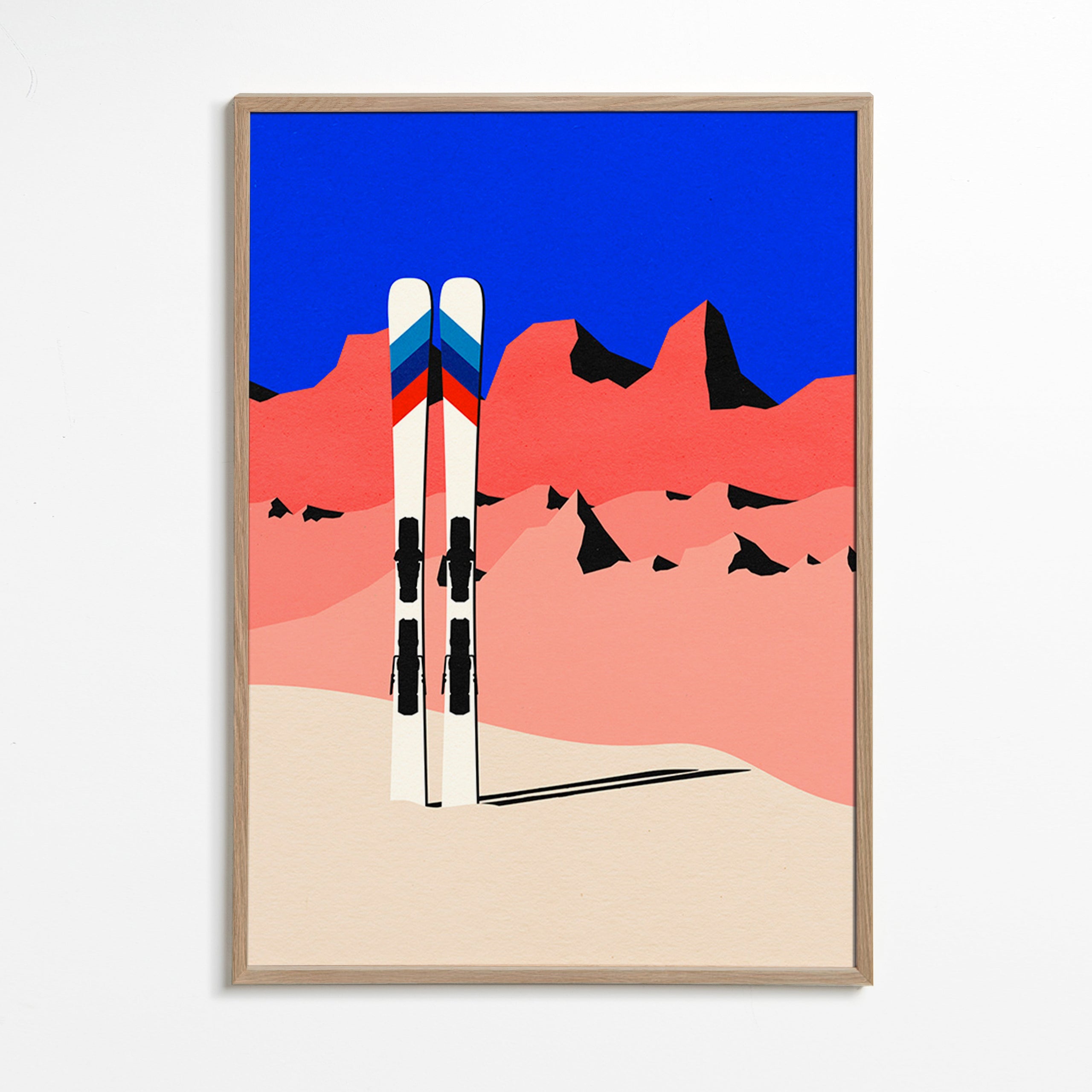 Sportsplakat med ski foran geometrisk bjerglandskab – Oak Frame