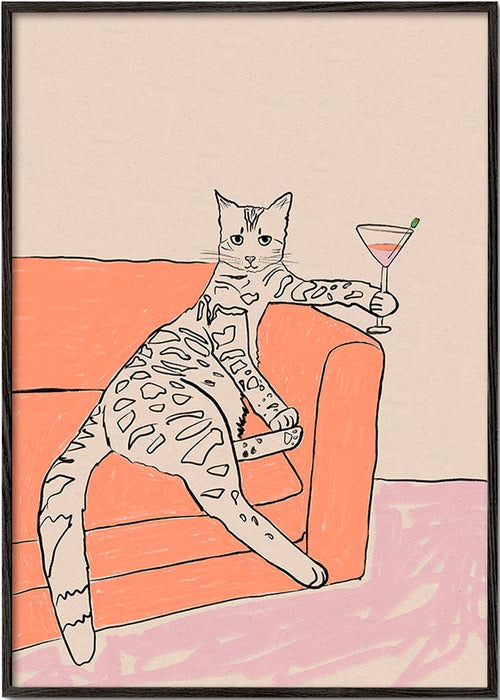 Køkkenkunst: kat med cocktail på sofaen – Black Frame