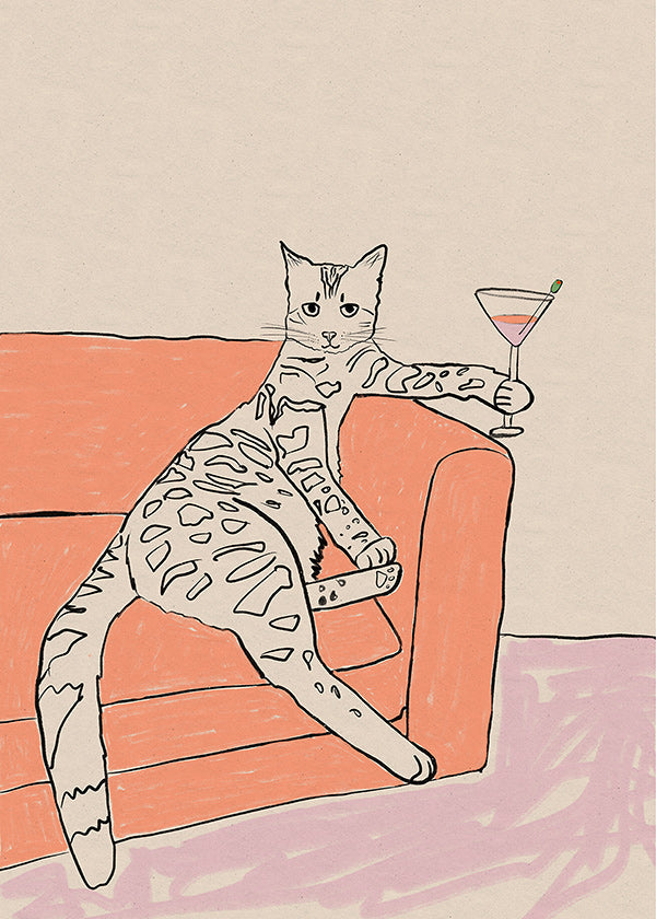 Køkkenkunst: kat med cocktail på sofaen