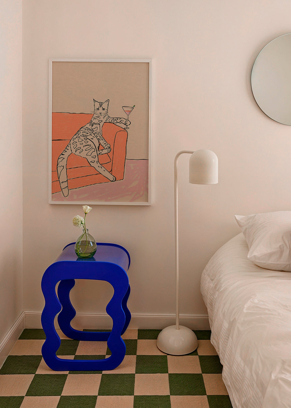 Køkkenkunst: kat med cocktail på sofaen – Product2