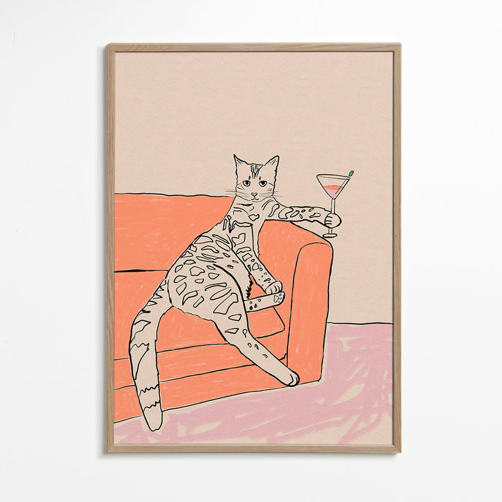 Køkkenkunst: kat med cocktail på sofaen – Oak Frame