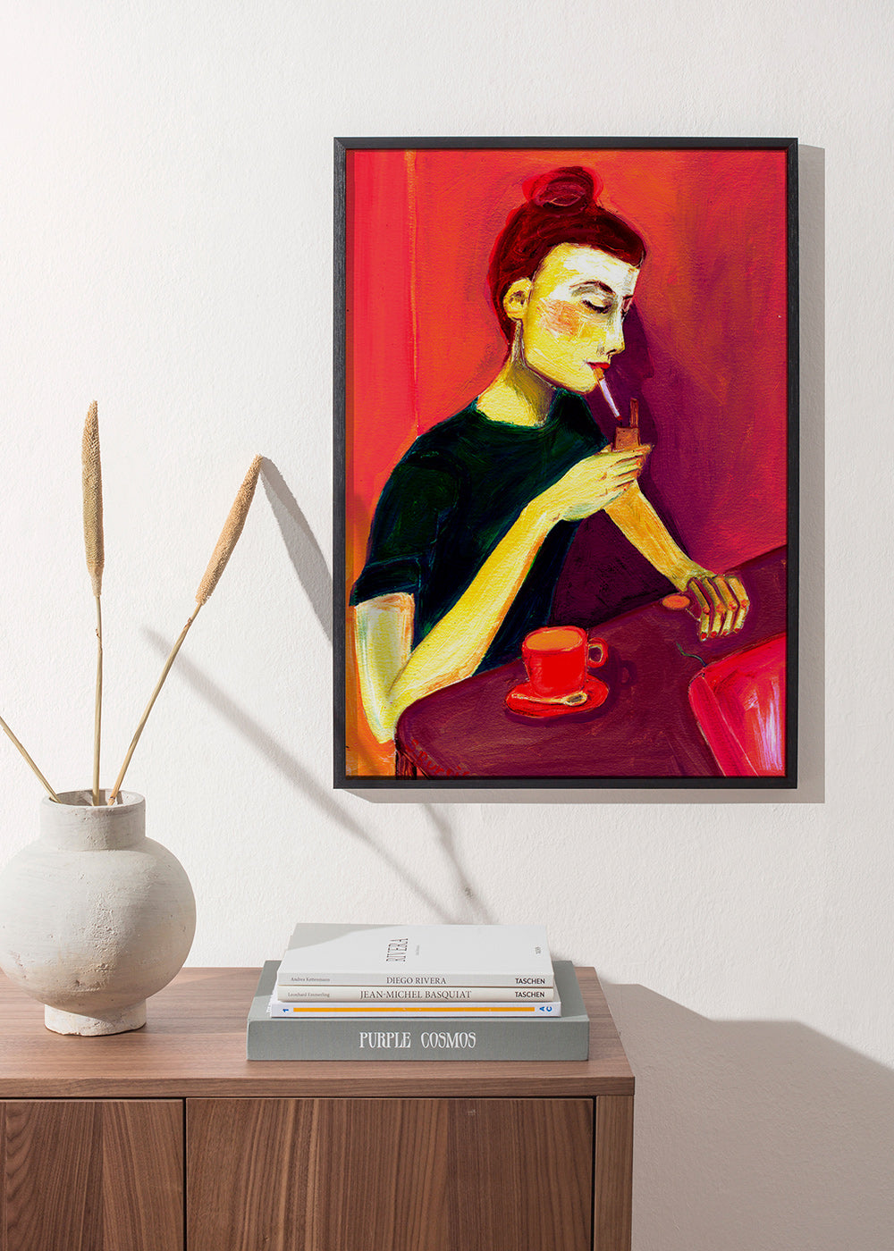 Illustration af kvinde der ryger med rød kop – Product2