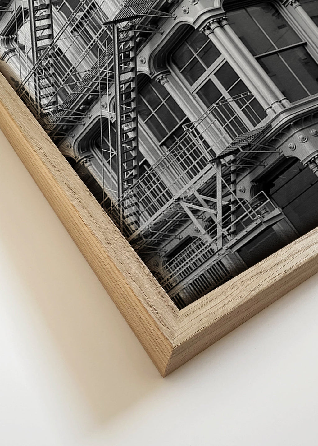 Fotografi af byhjørne med nødtrappe – Canvas detail