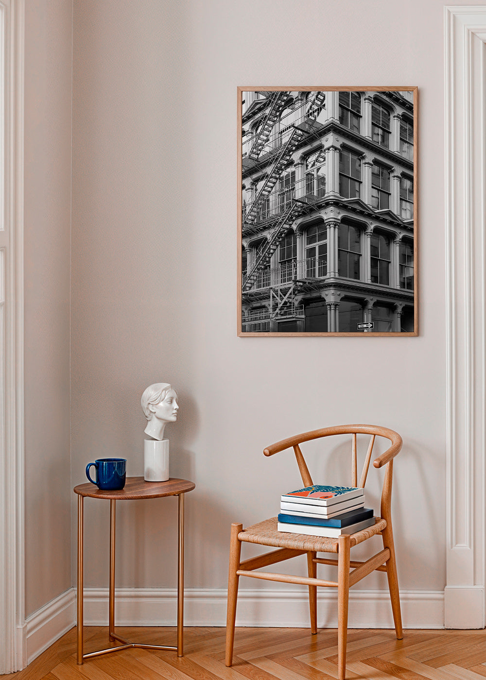 Fotografi af byhjørne med nødtrappe – Product1