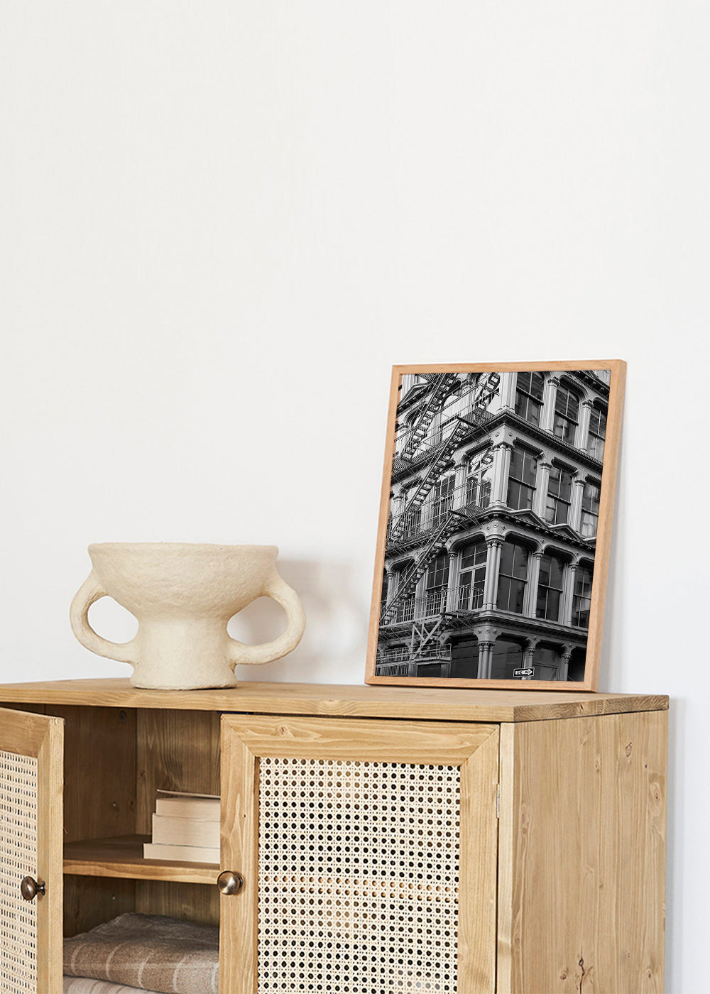 Fotografi af byhjørne med nødtrappe – Product2