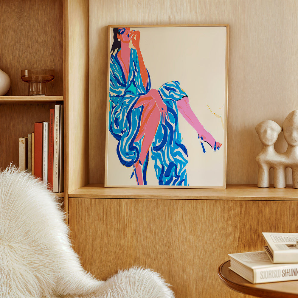 Illustration af kvinde i mønstret badekåbe – Product1
