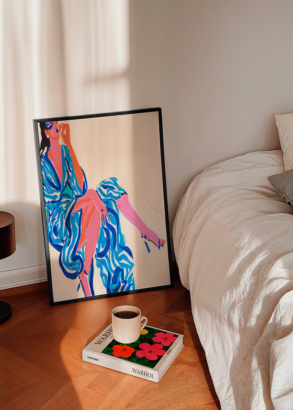 Illustration af kvinde i mønstret badekåbe – Product3