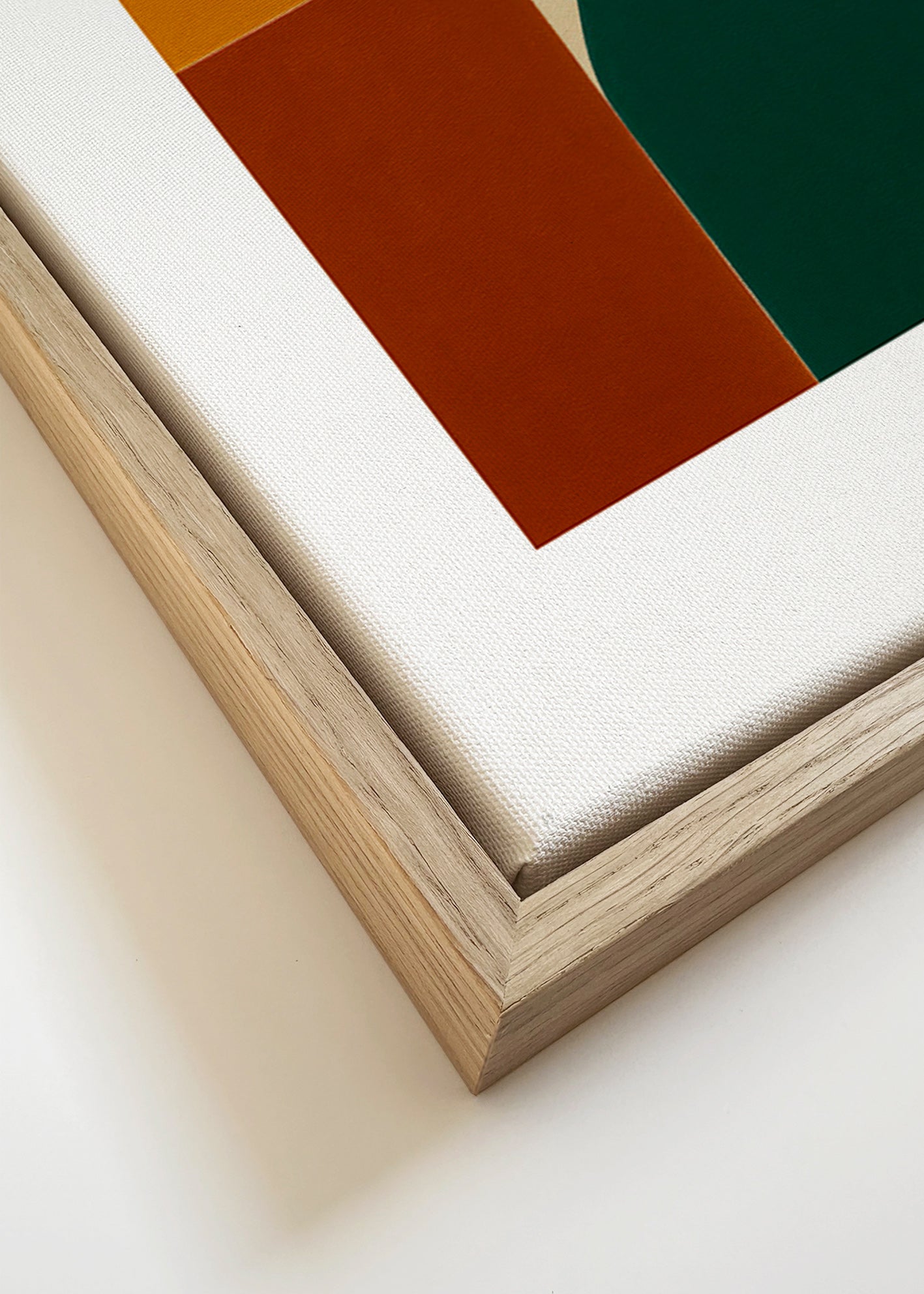 Geometrisk plakat med grøn bue og okkerfelter – Canvas detail
