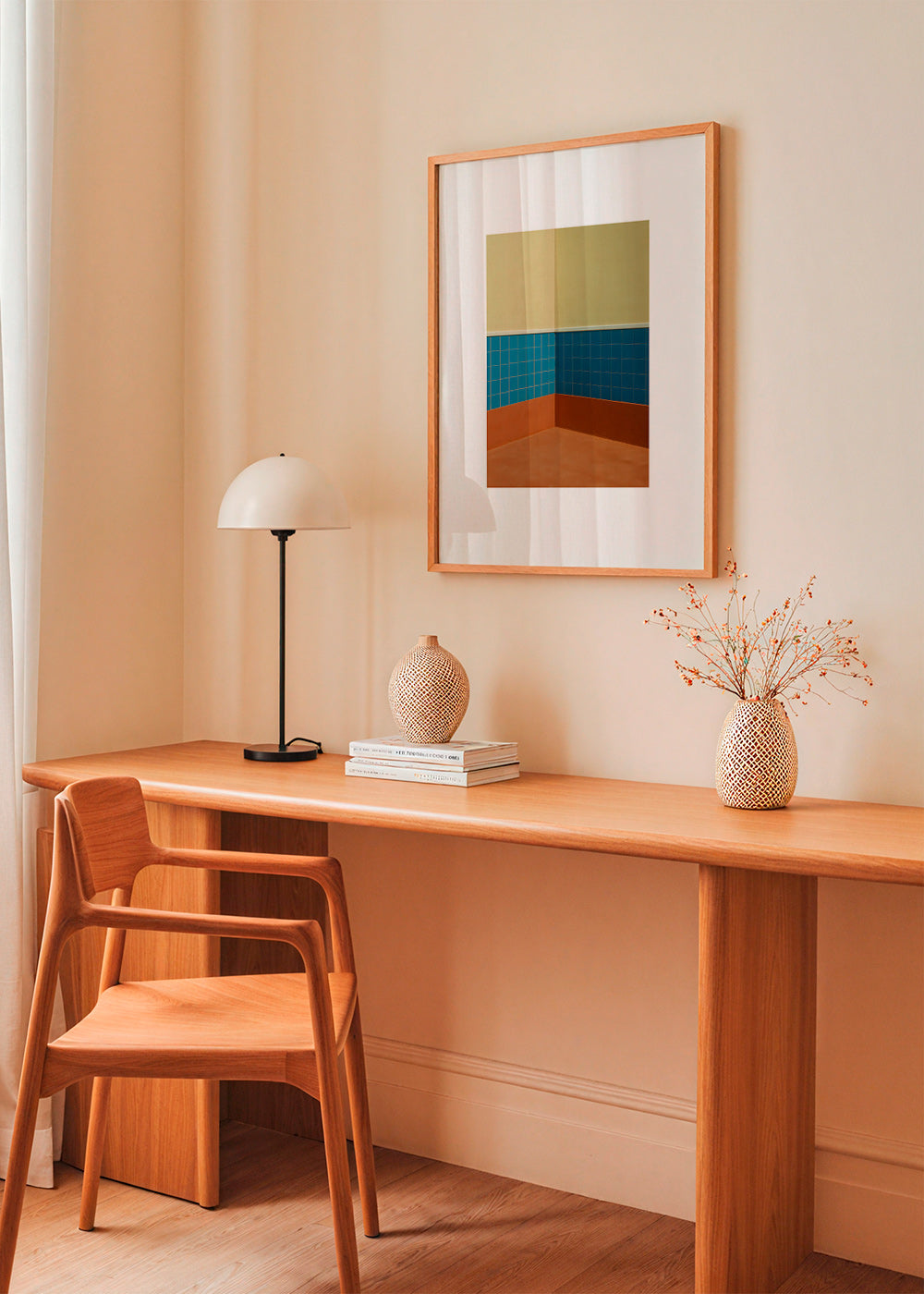 Minimalistisk design: hjørne med blå fliser og terracotta gulv – Product2