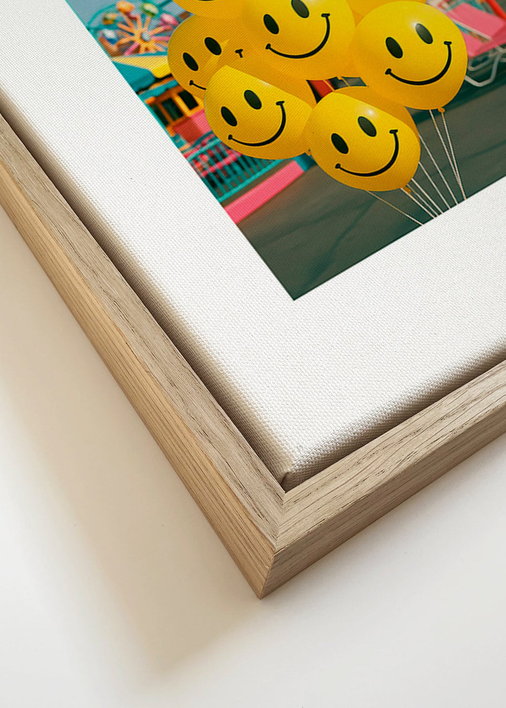 Fotografi af smilende balloner i forlystelsespark – Canvas detail