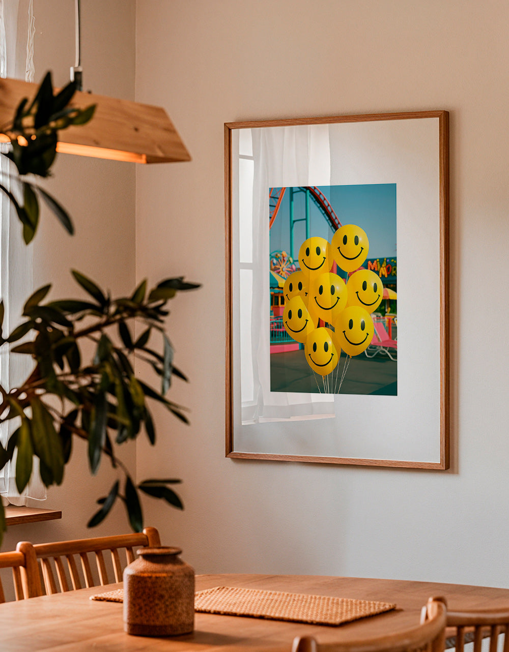 Fotografi af smilende balloner i forlystelsespark – Product1