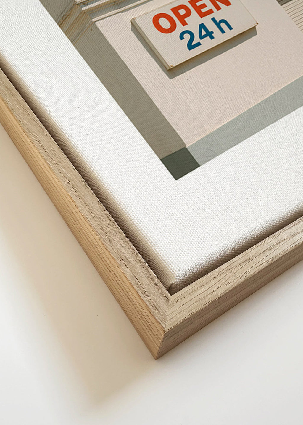 Minimal plakat facade med OPEN 24h skilt – Canvas detail