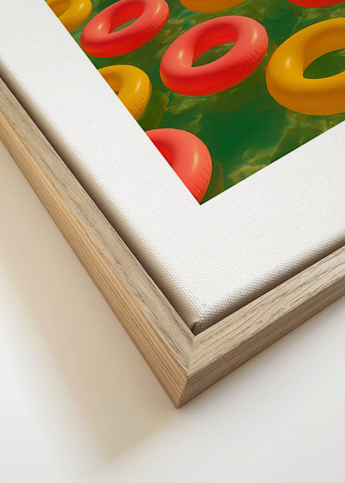 Geometrisk plakat med flydende røde og gule ringe – Canvas detail