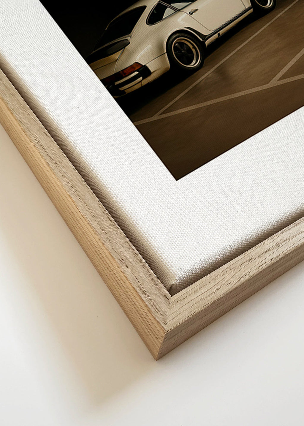 Fotografi af klassisk bil i nattegarage – Canvas detail