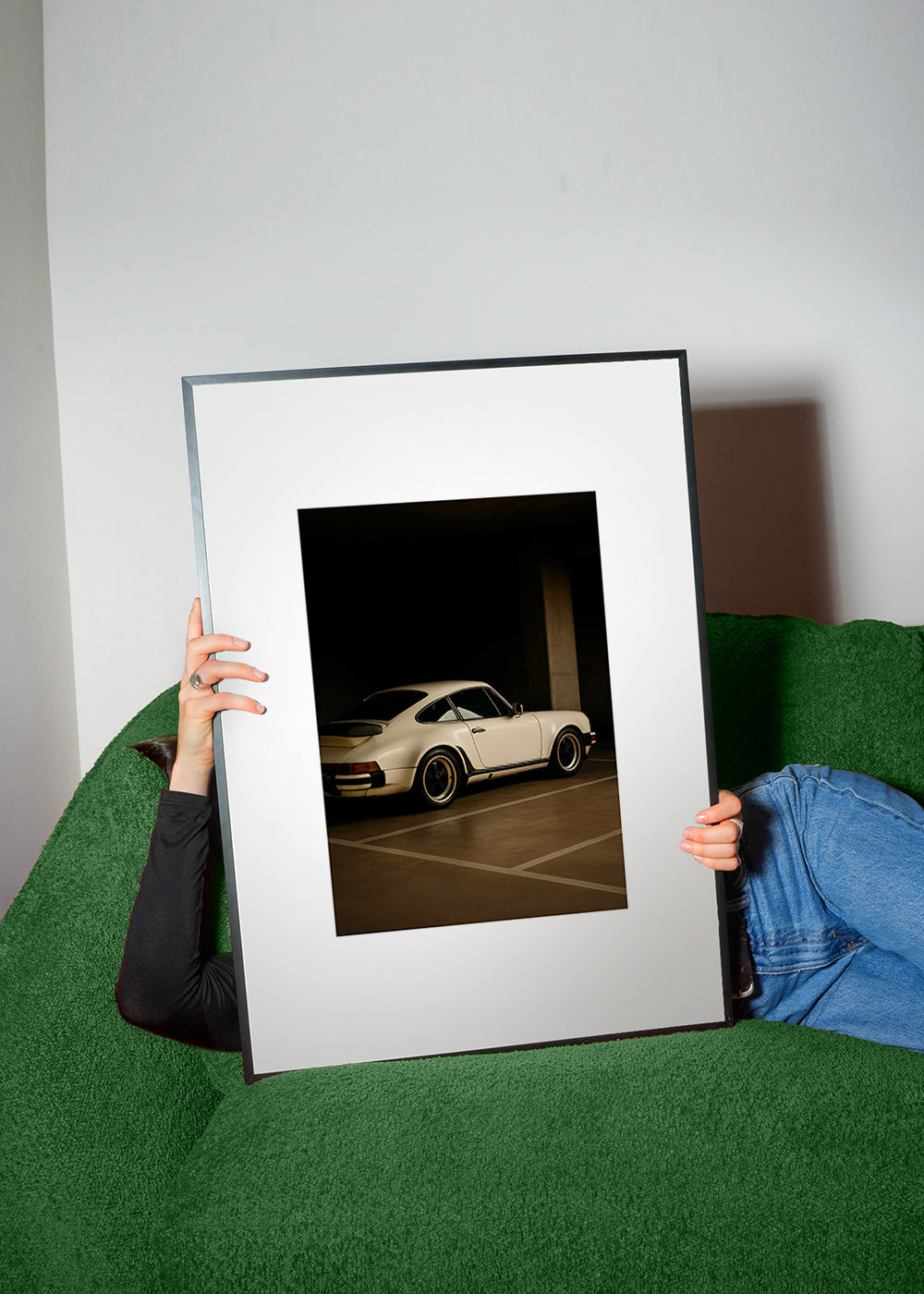 Fotografi af klassisk bil i nattegarage – Product3