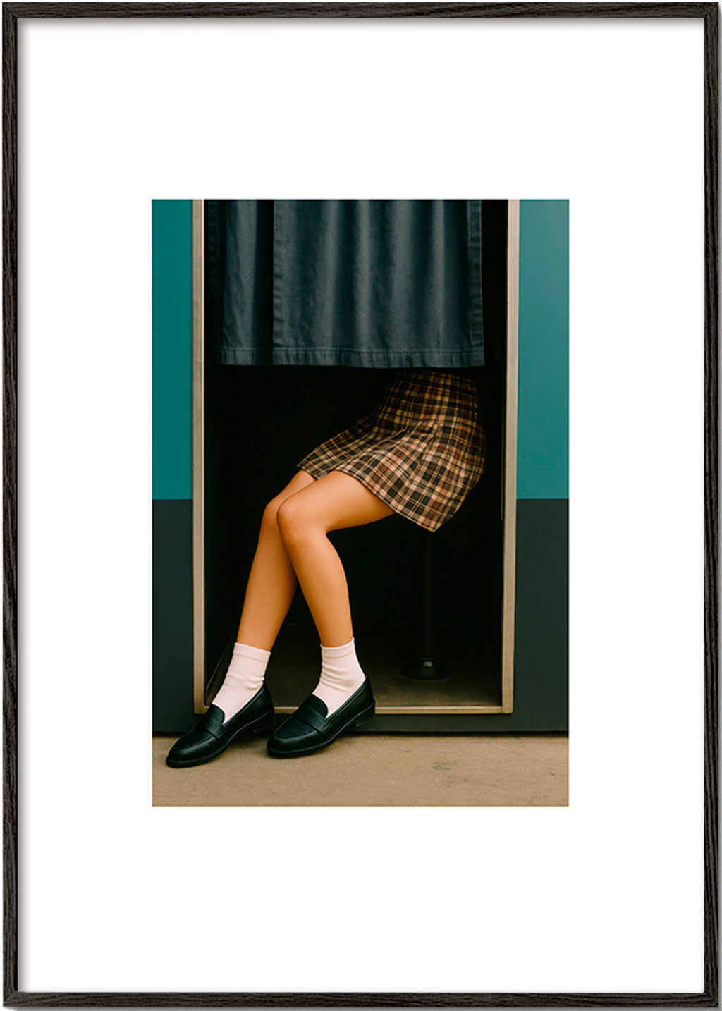 Redaktionelt fotografi af ben i kabine – Black Frame