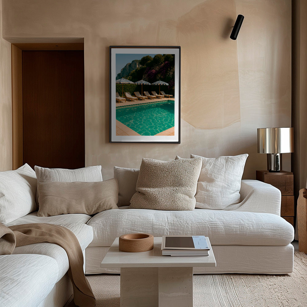 Fotografi af pool med stribede parasoller – Canvas2