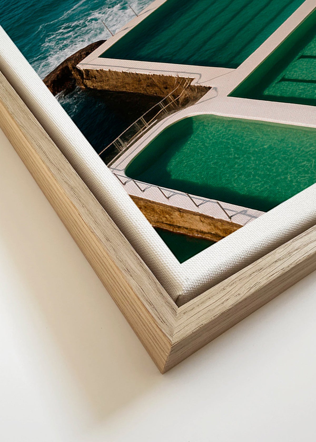 Landskabskunst med pools ved kysten – Canvas detail