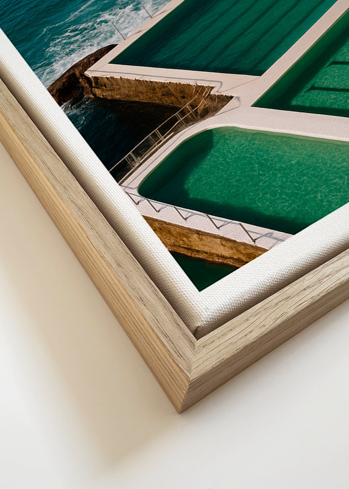 Landskabskunst med pools ved kysten – Canvas detail
