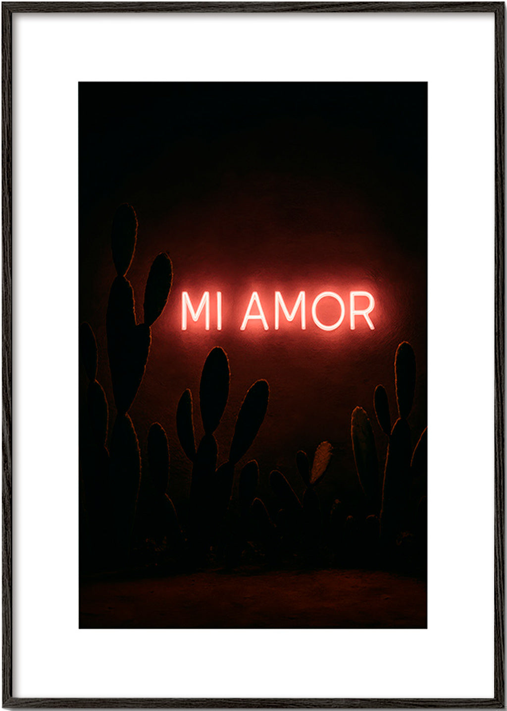 Fotografi: neonskilt 'Mi Amor' med kaktusser – Black Frame