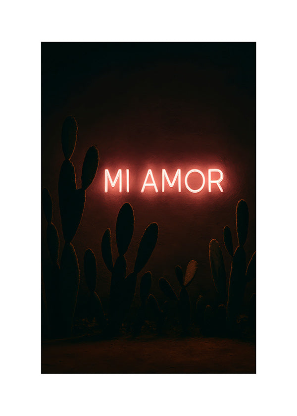 Fotografi: neonskilt 'Mi Amor' med kaktusser