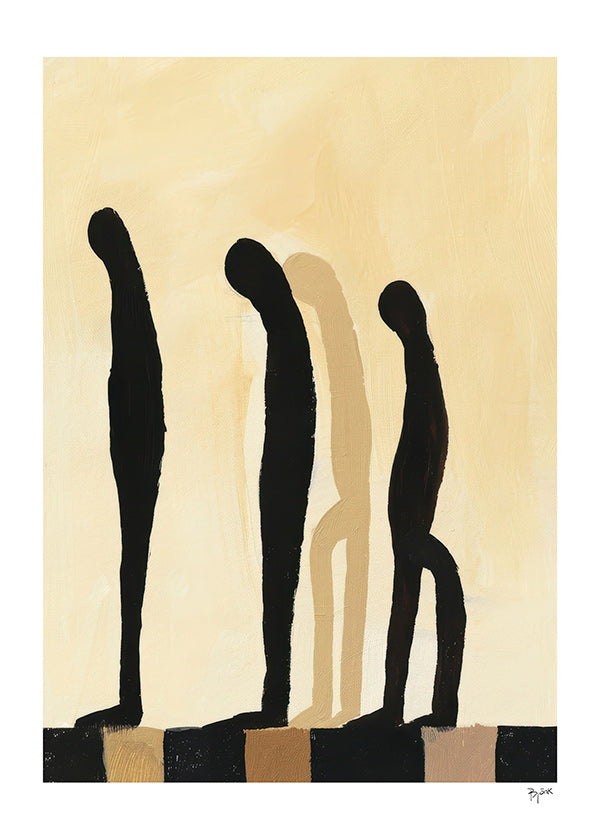 Abstrakt billede med udstrakte figurer på beige