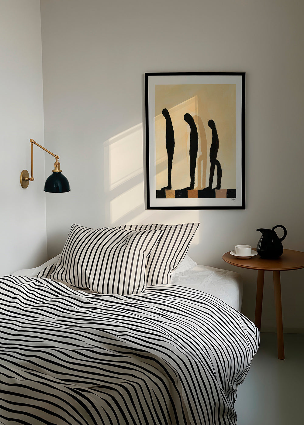 Abstrakt billede med udstrakte figurer på beige – Product1