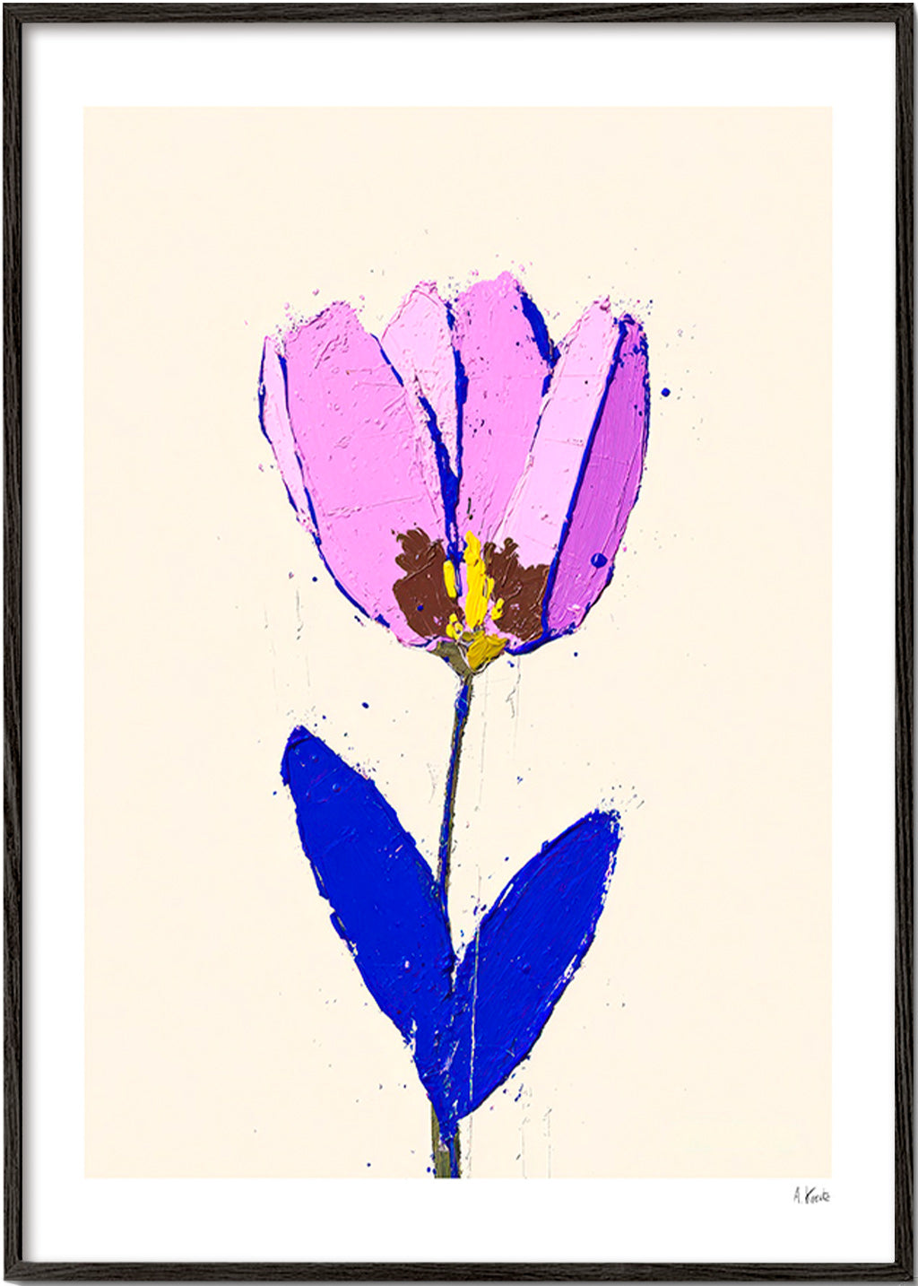Botanisk plakat med lilla blomst og blåt blad – Black Frame