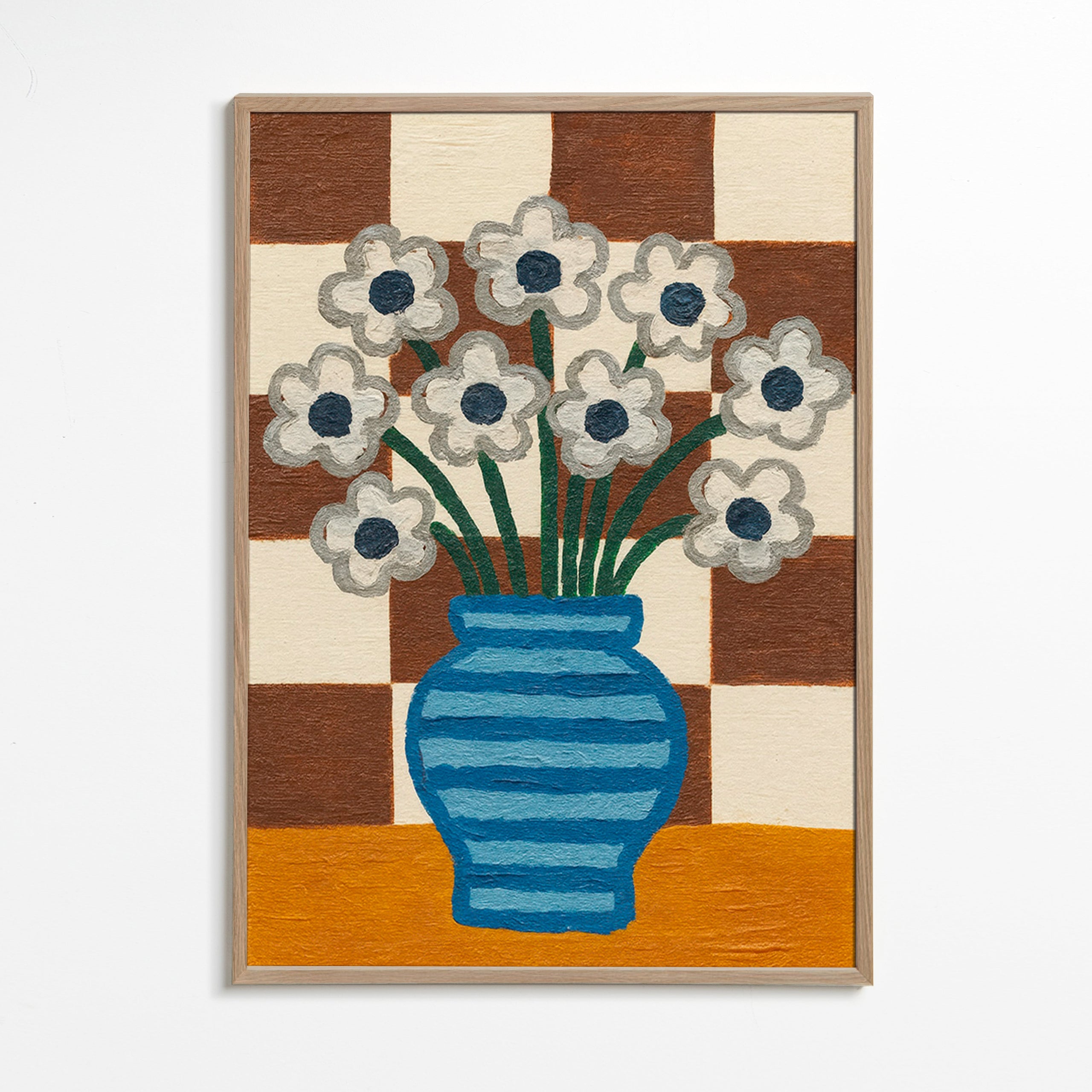 Botanisk plakat: blå vase med blomster på ternet baggrund – Oak Frame