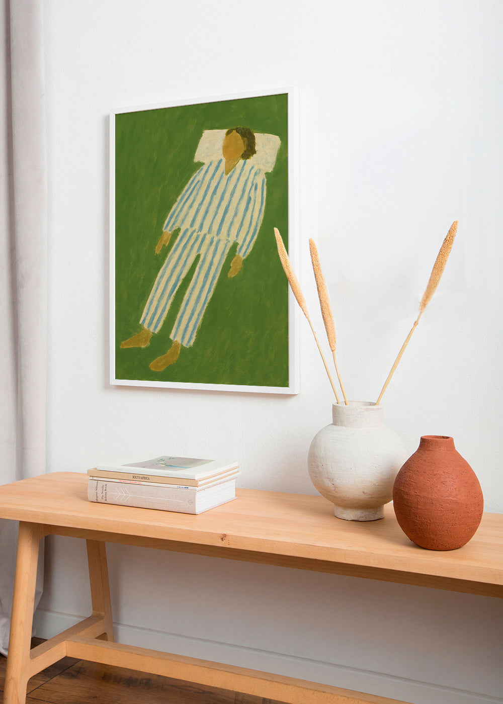 Illustration af figur liggende i striped pyjamas – Product3