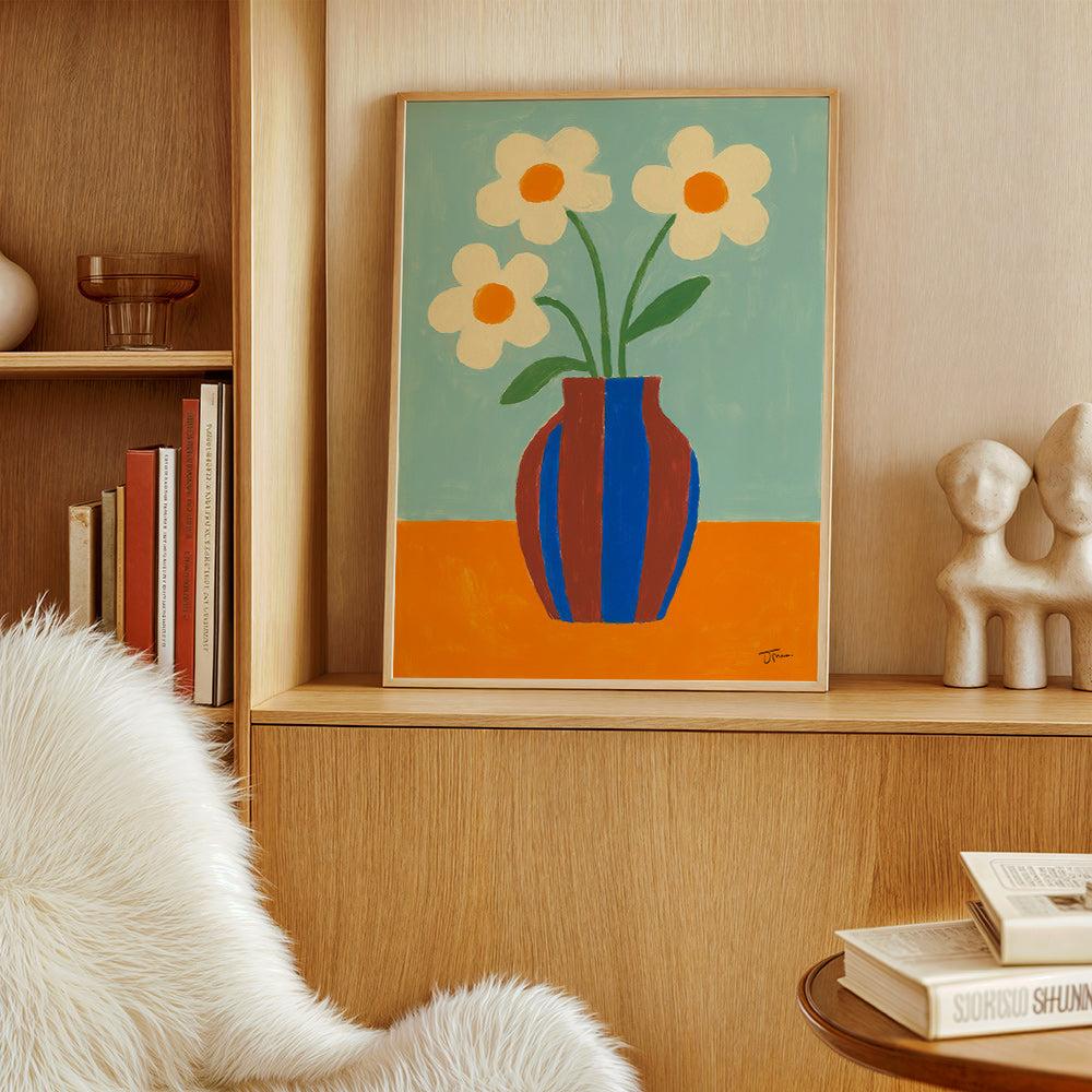 Botanisk plakat med stribet vase og cremefarvede blomster – Product1