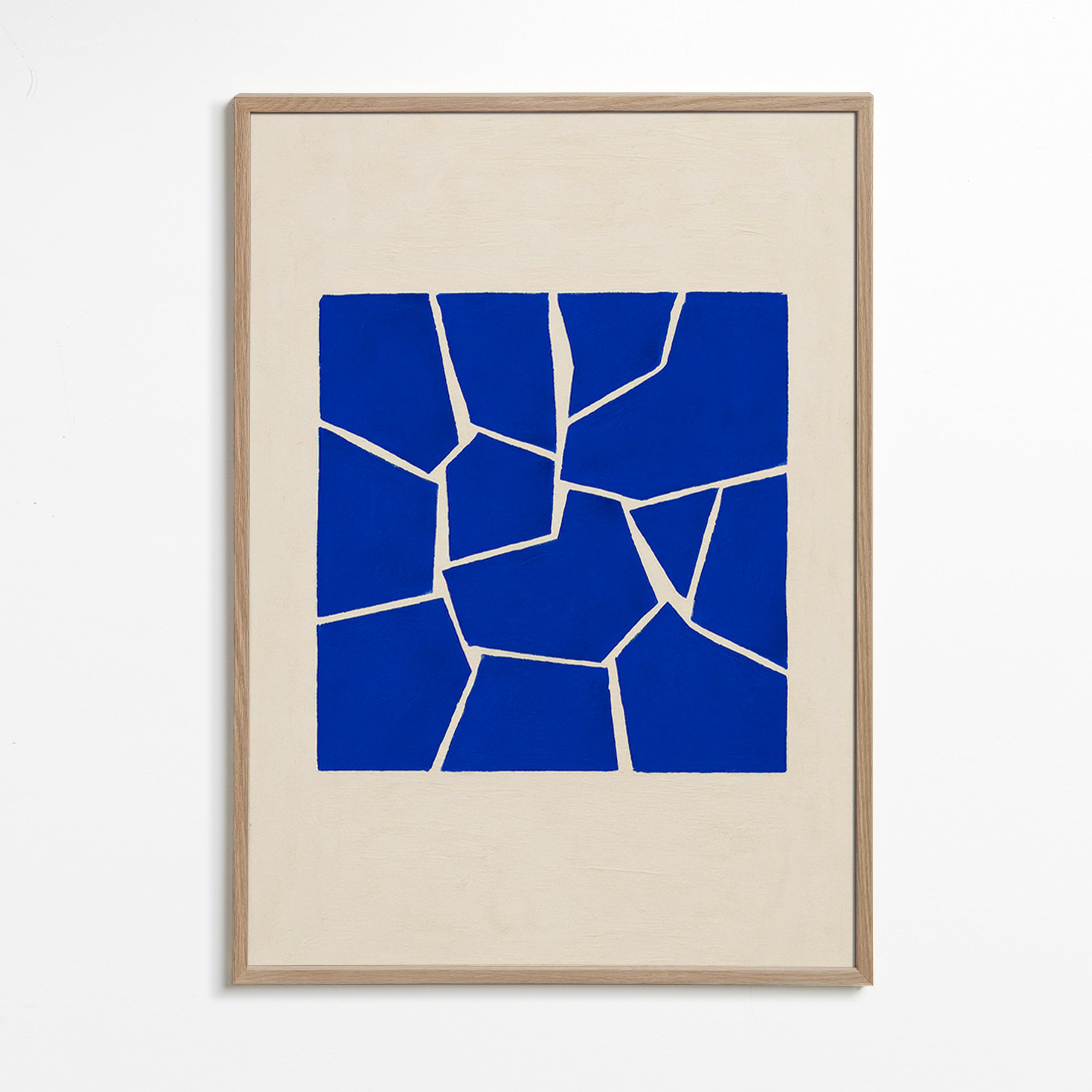 Abstrakt værk i blå med geometriske fragmenter – Oak Frame