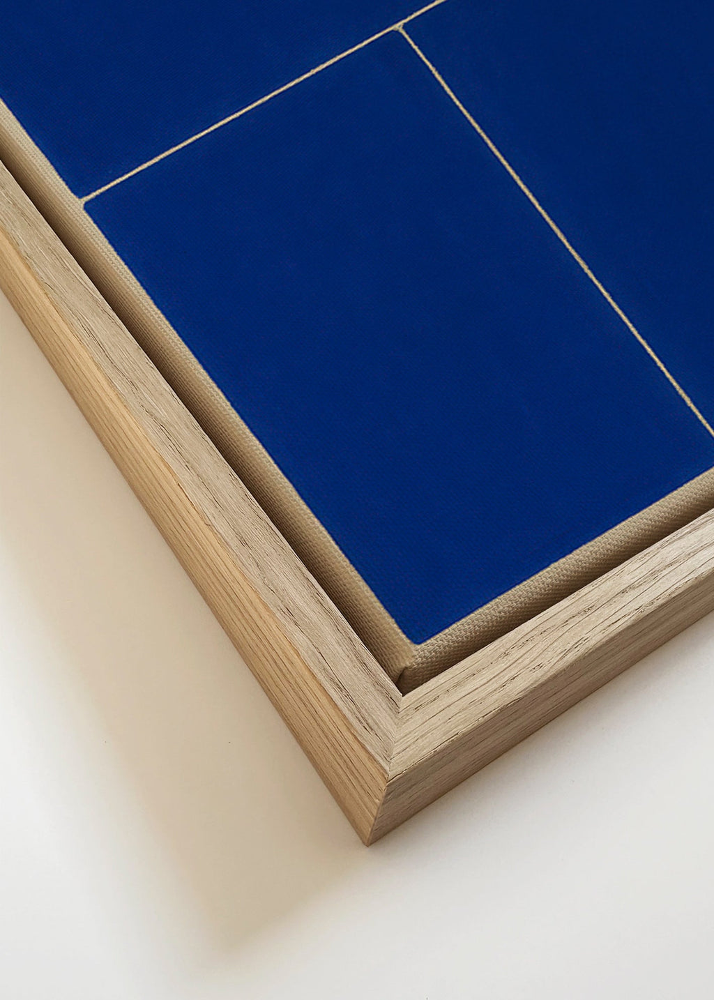 Geometrisk maleri med blå paneler – Canvas detail