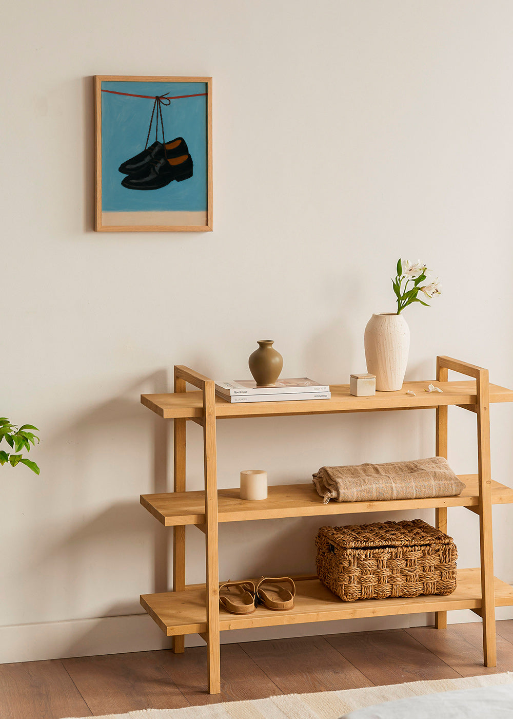 Illustration af hængende sko på blå baggrund – Product3