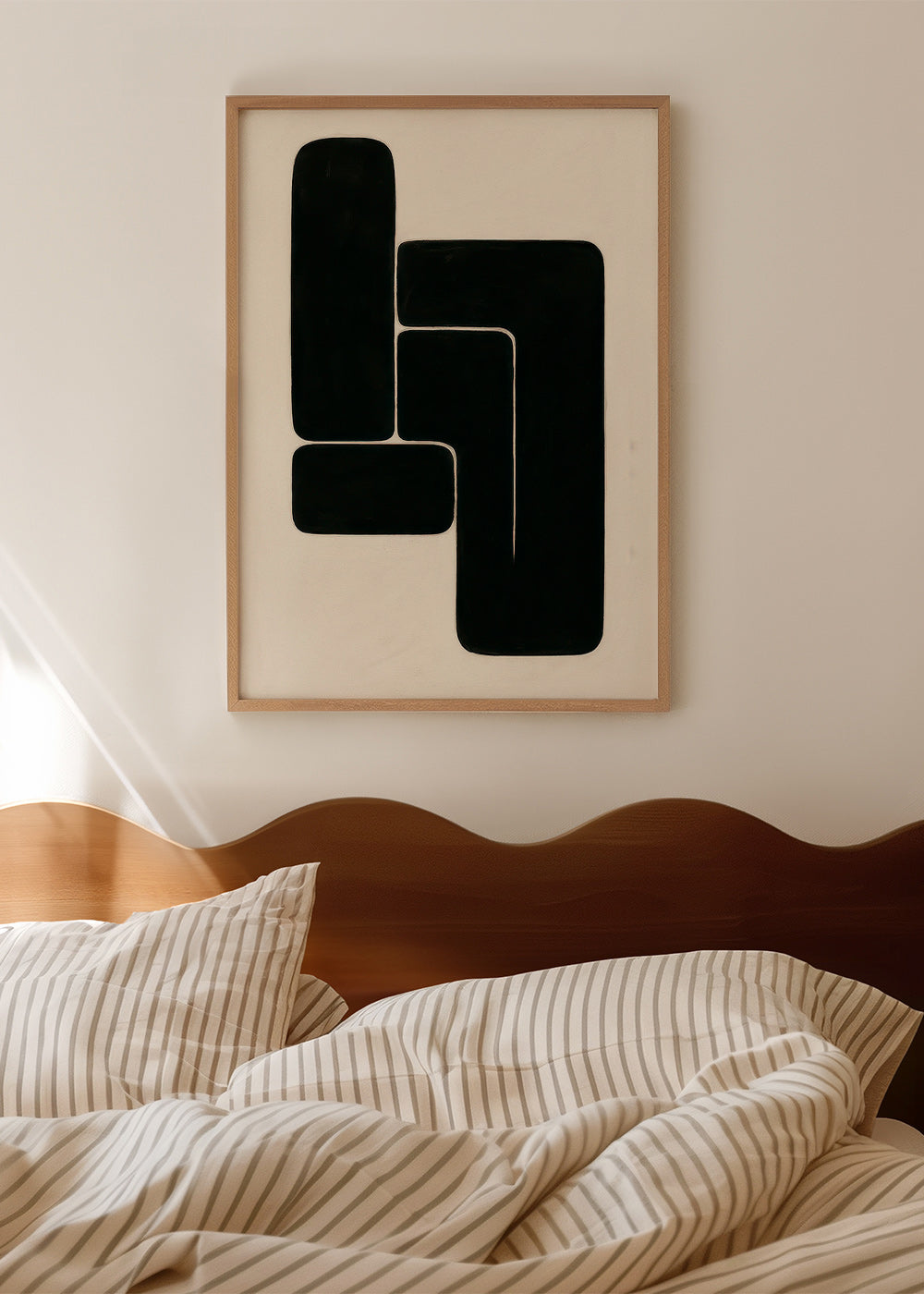 Geometrisk plakat med markante sorte former – Product1