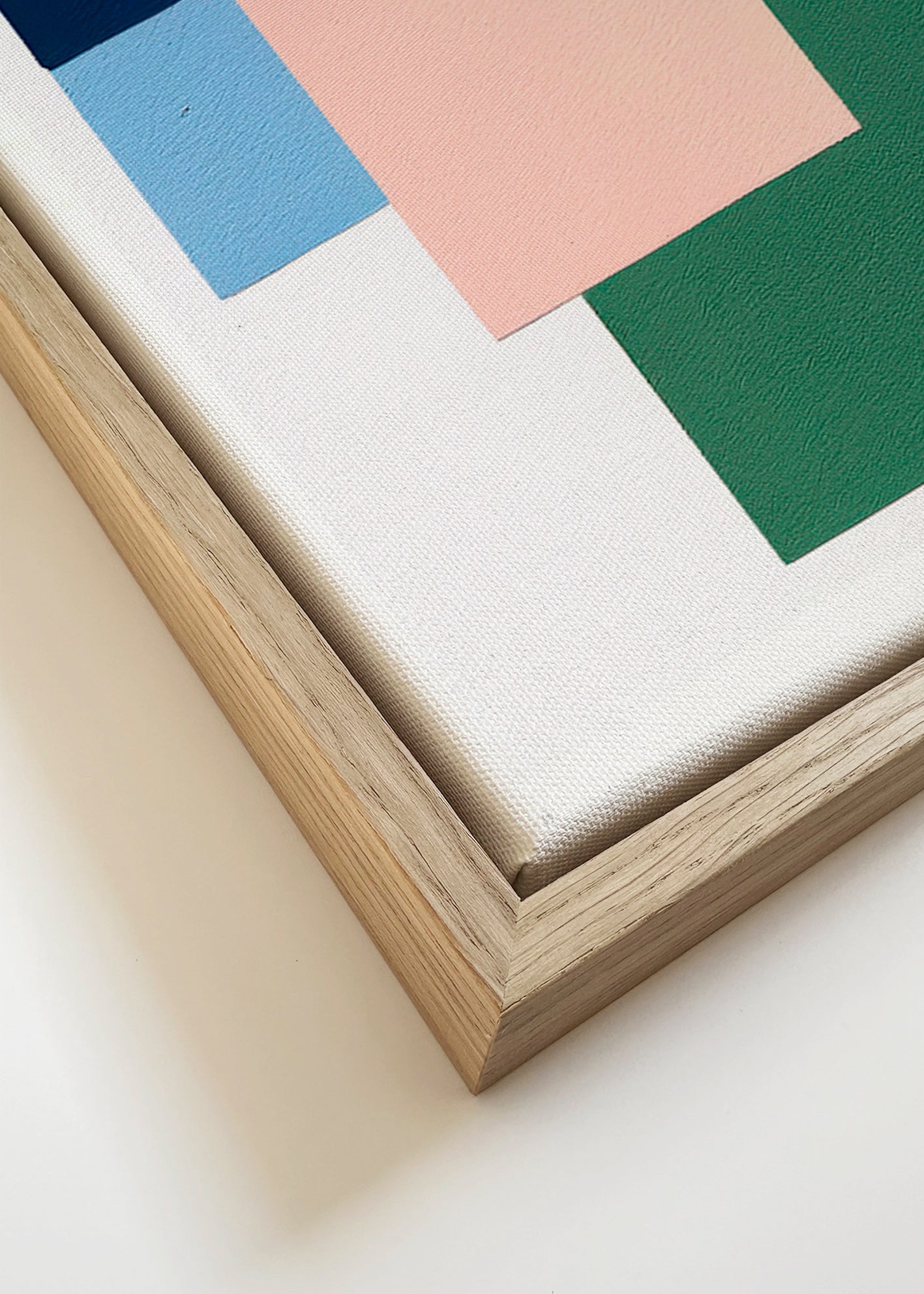 Geometrisk plakat med overlappende farveblokke – Canvas detail