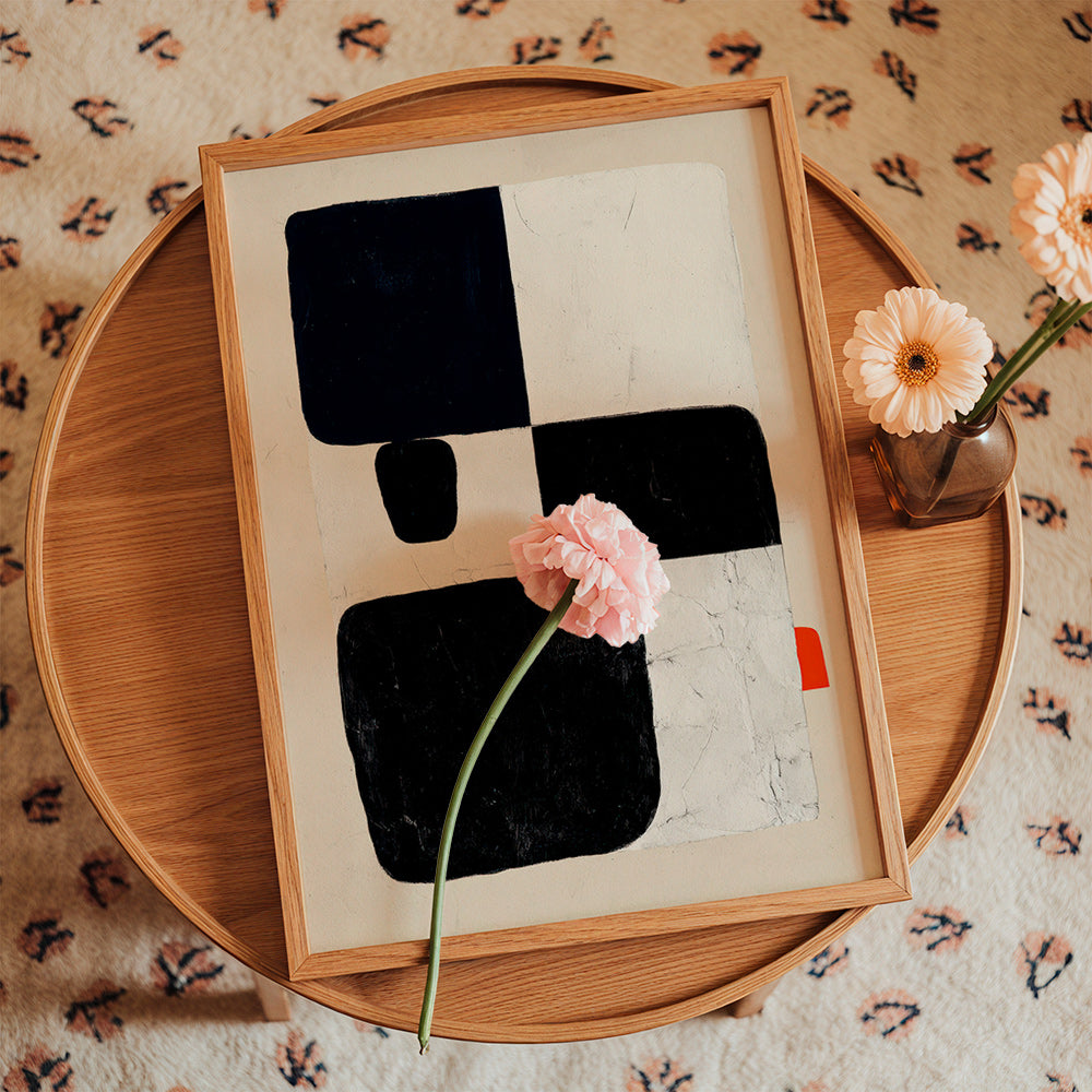 Geometrisk plakat med sorte felter og rødt accent – Product1
