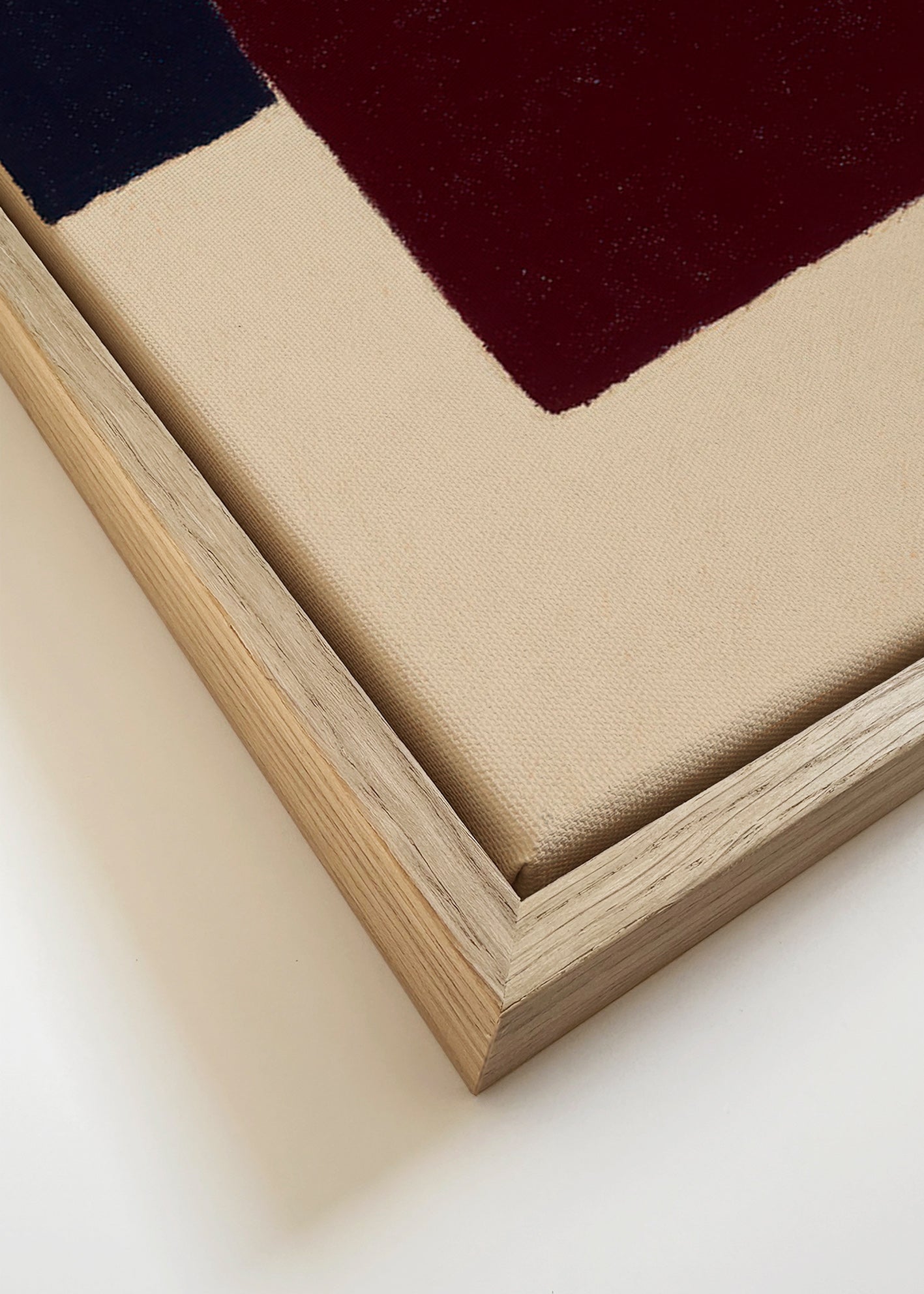 Abstrakt værk med bordeaux rektangel – Canvas detail