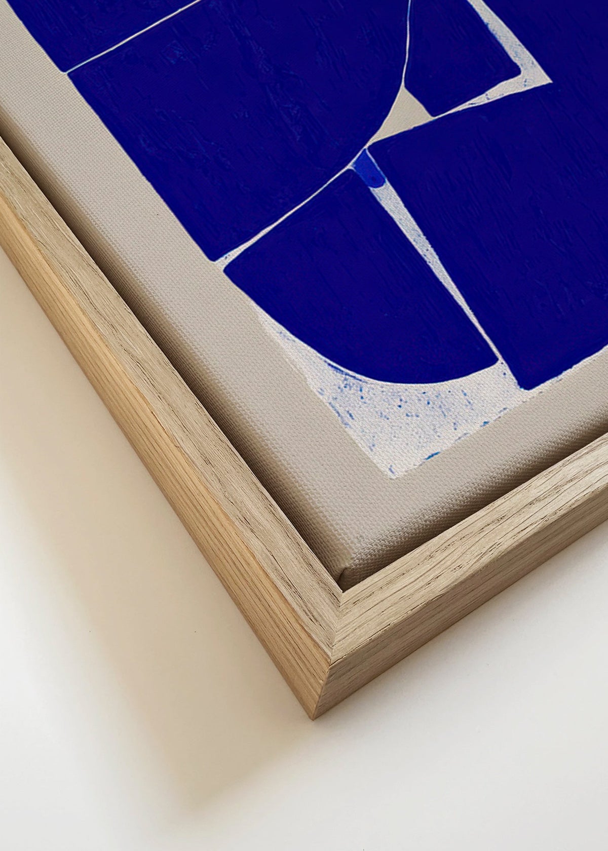 Abstrakt blåt værk med organiske blokke – Canvas detail