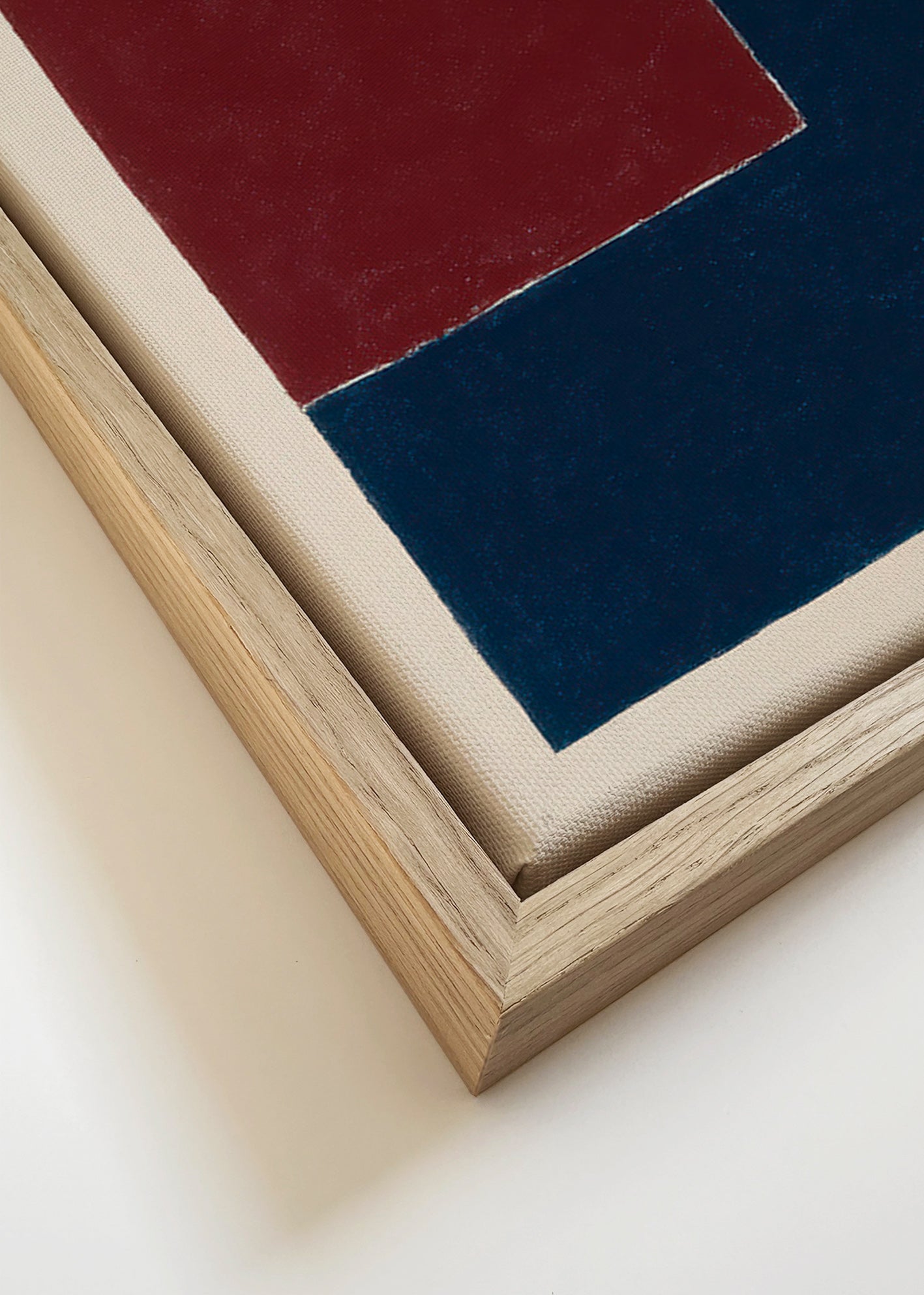 Geometrisk plakat med dybe blå og bordeaux blokke – Canvas detail