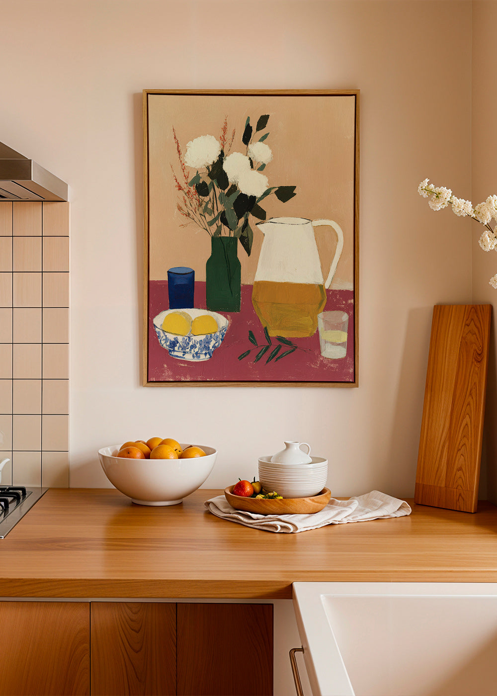 Køkkenkunst med kande og hvide blomster – Canvas1