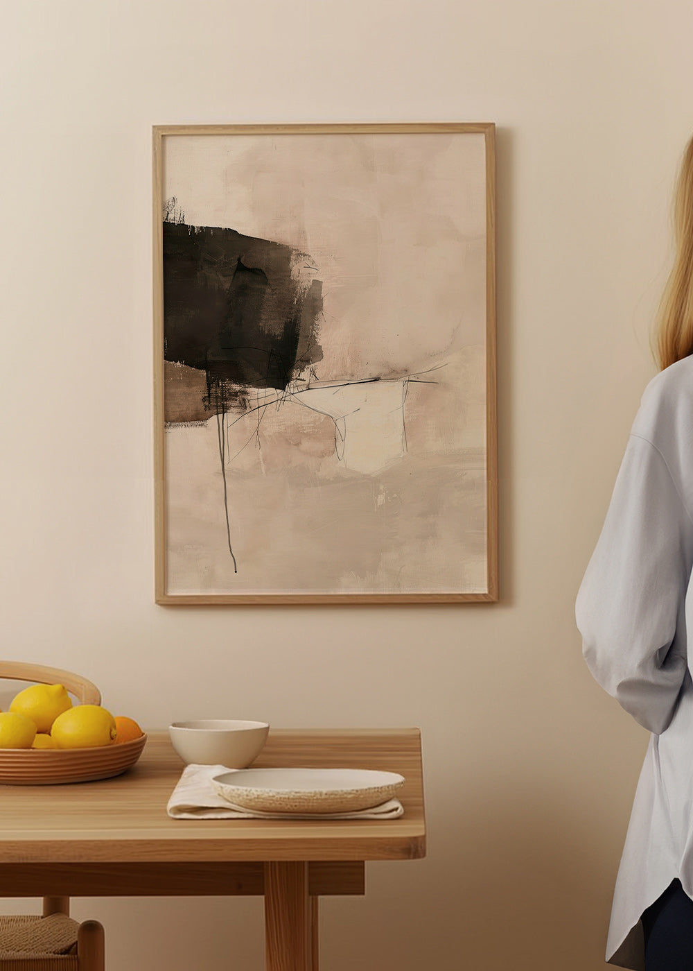 Abstrakt billede med sort plet og fine linjer – Product2