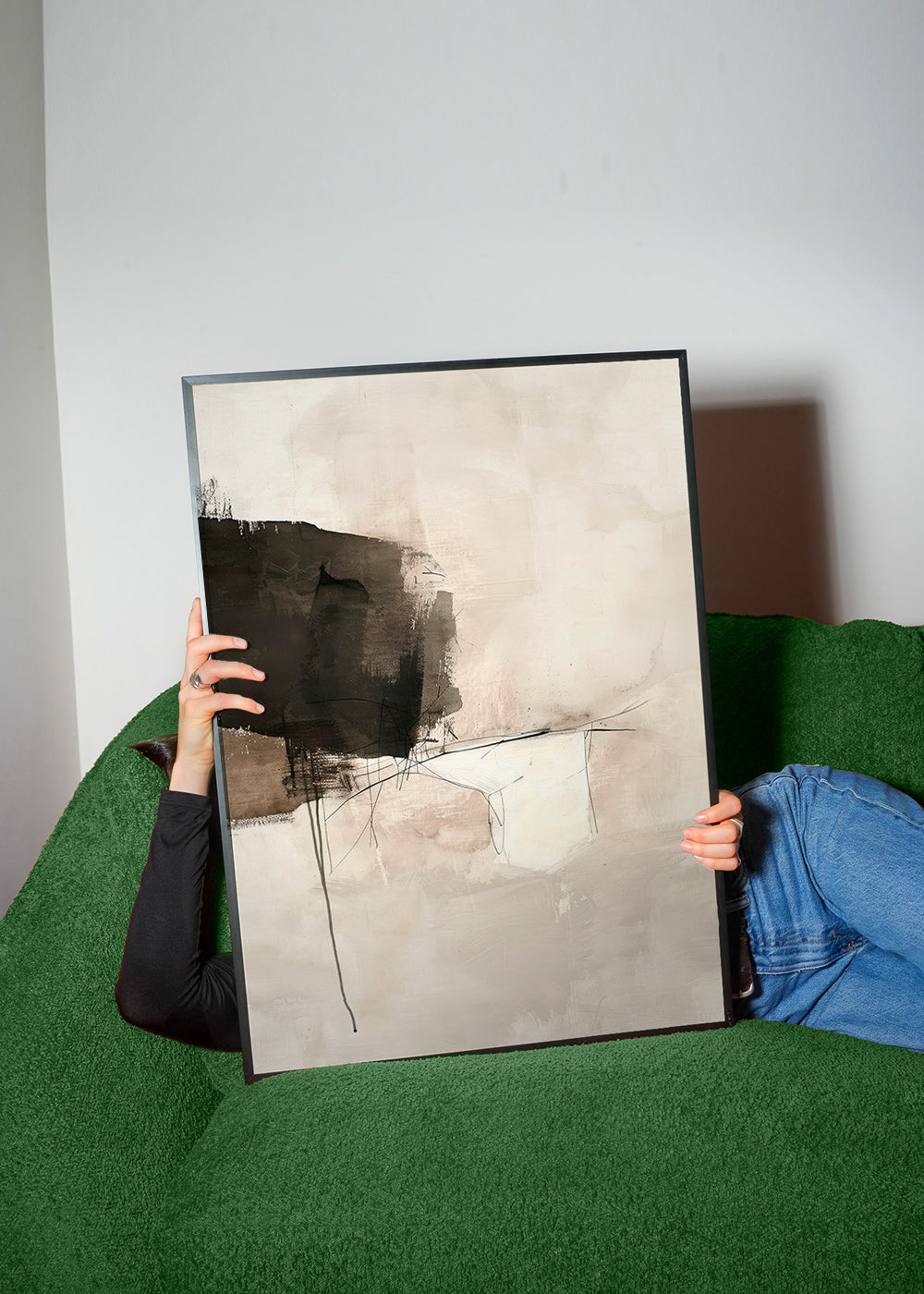 Abstrakt billede med sort plet og fine linjer – Product3
