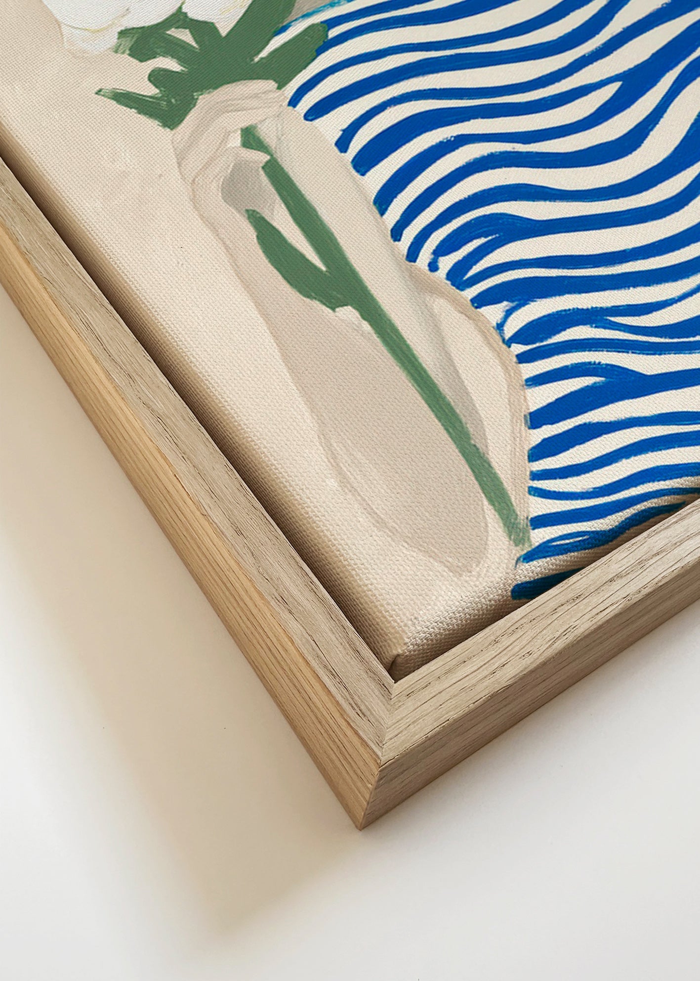 Botanisk plakat: kvinde med blomst og blå striber – Canvas detail