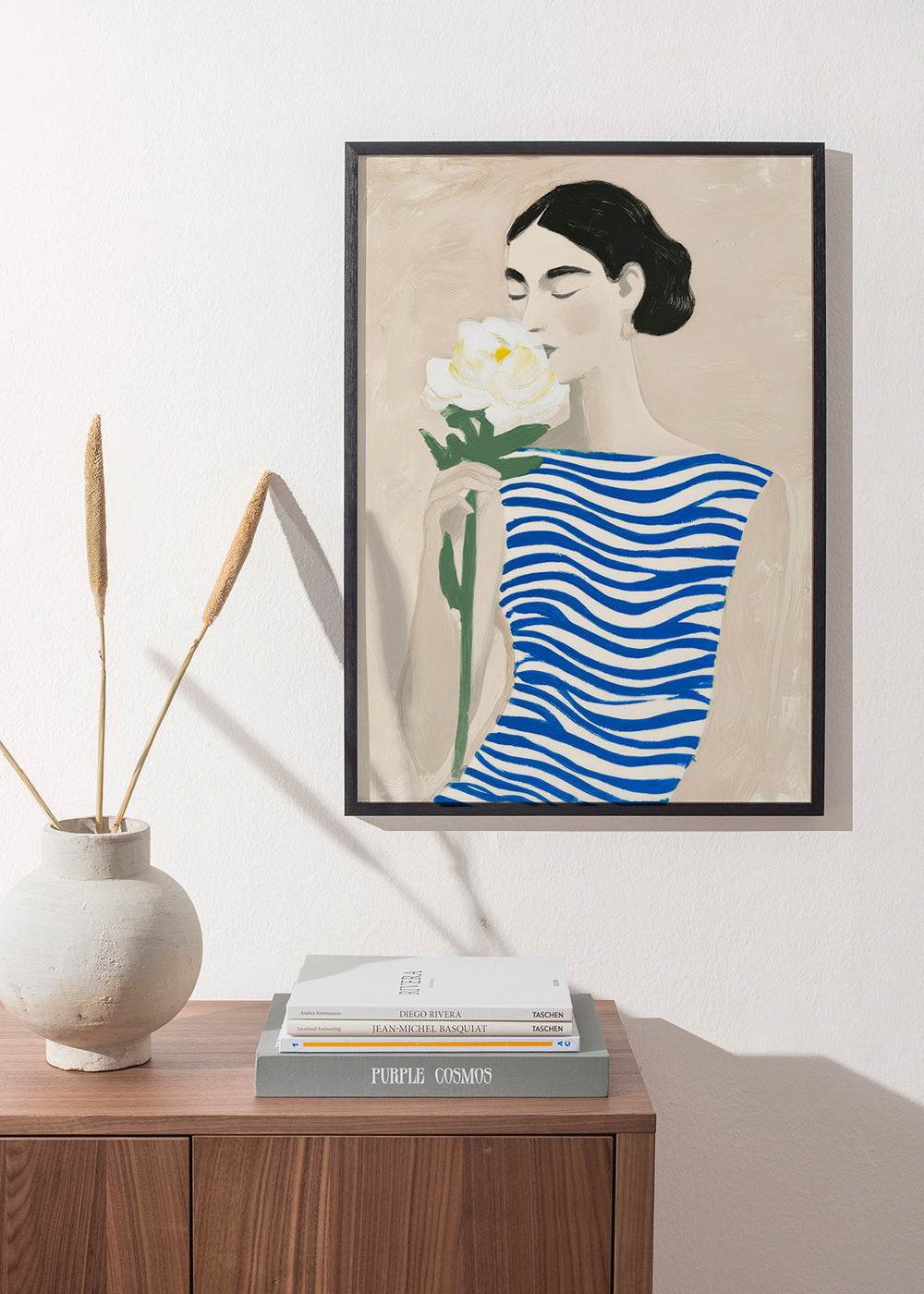 Botanisk plakat: kvinde med blomst og blå striber – Product2