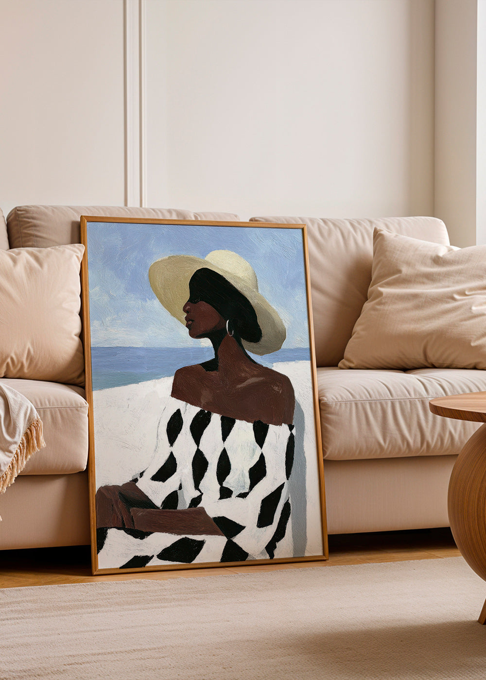 Illustration af kvinde ved havet i mønstret kjole – Product1