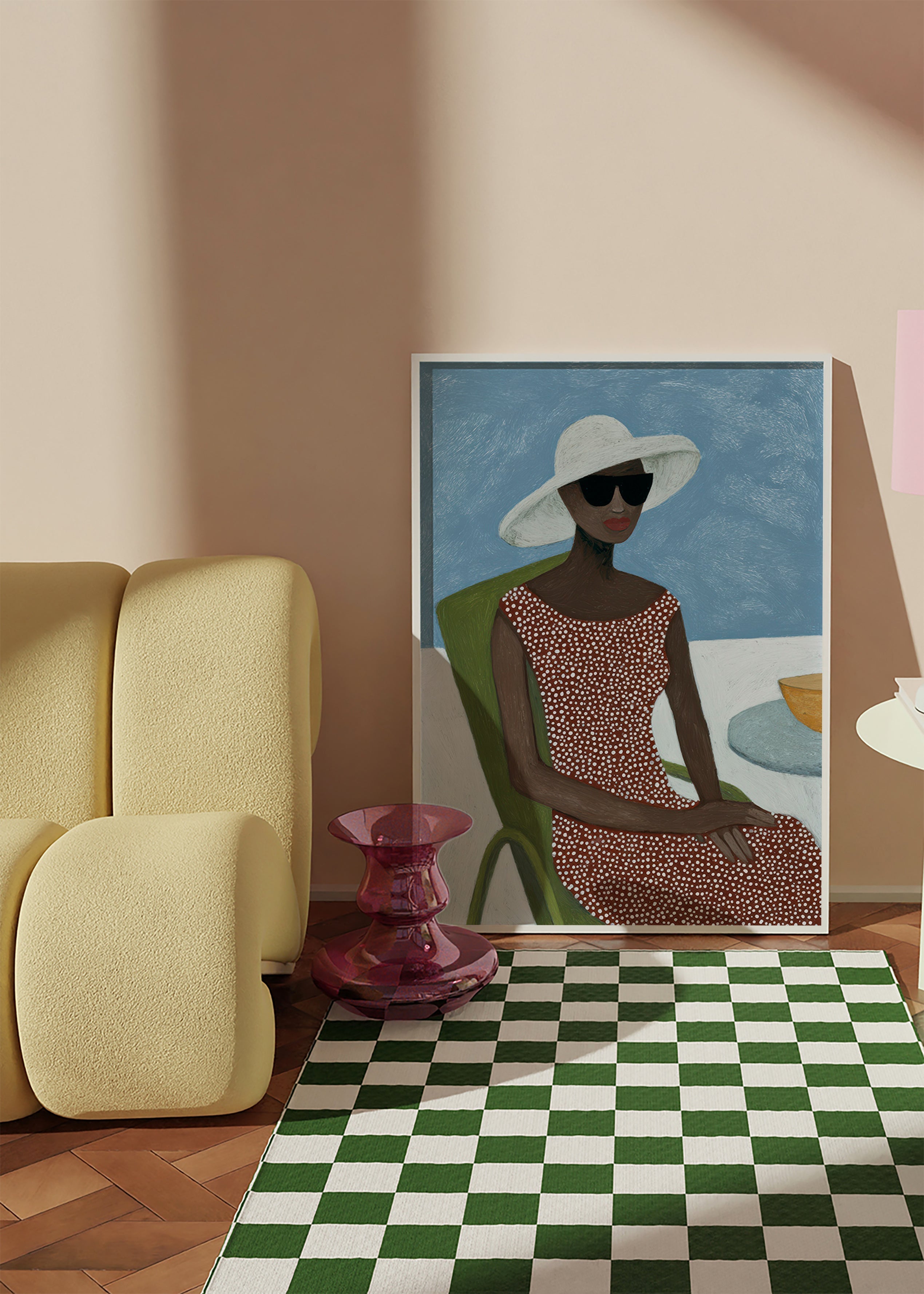 Illustration af kvinde med solhat og grøn stol – Product1