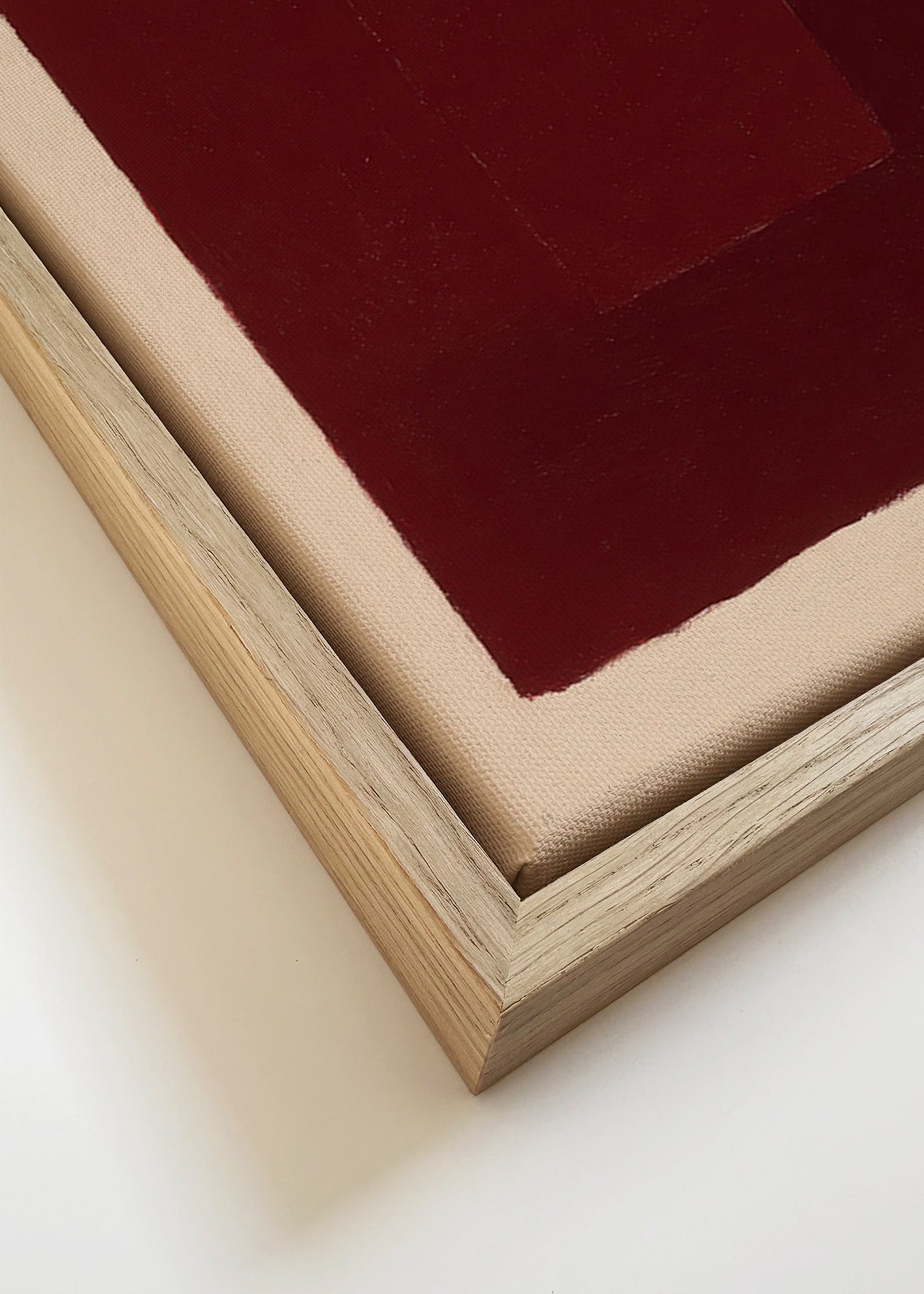 Granatrødt abstrakt værk med stakkede rektangler – Canvas detail